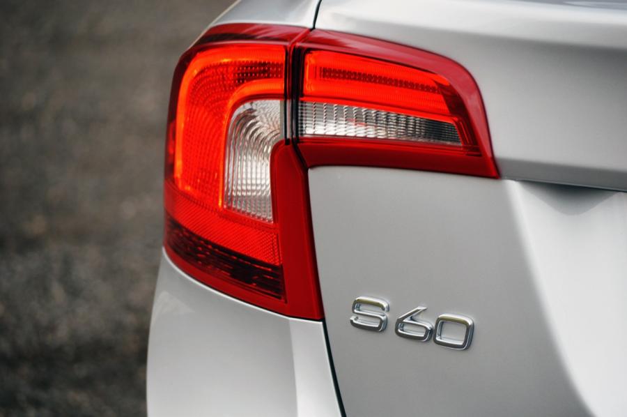  Volvo S60 T6 Drive-E 2015 года  (фото 3 из 18)
